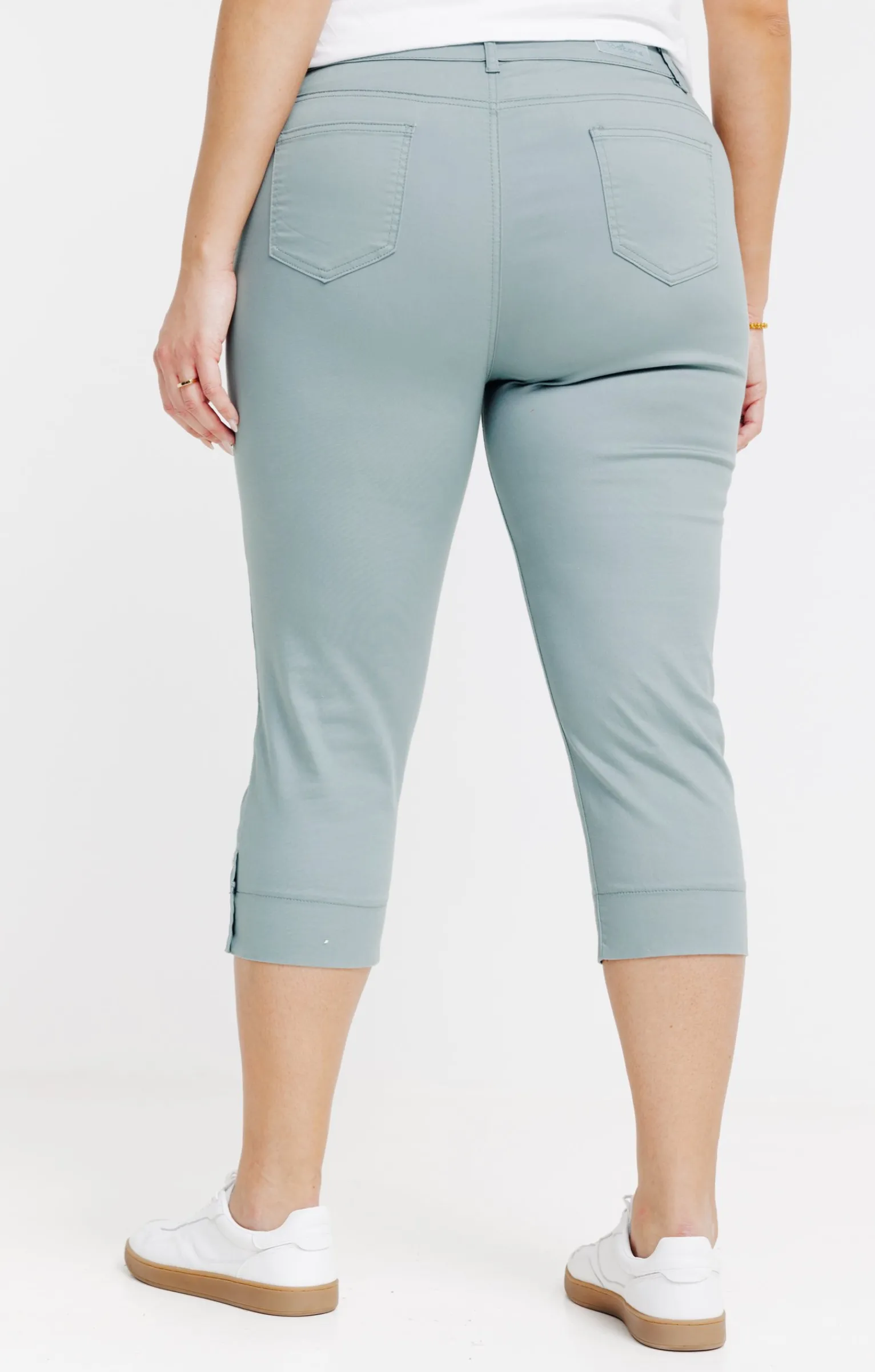 Toscane Boutique Pantalons|Pantacourt superstretch détail rivet TILLEUL