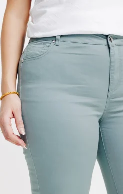 Toscane Boutique Pantalons|Pantacourt superstretch détail rivet TILLEUL