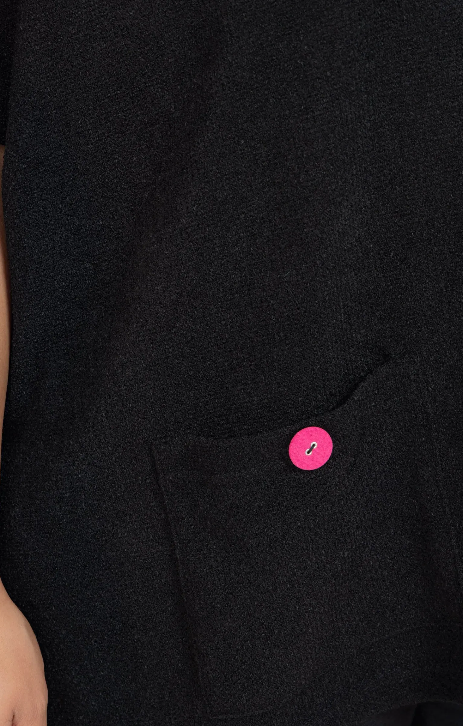 Toscane Boutique Pulls & Cardigans|Poncho à poches et boutons colorés NOIR