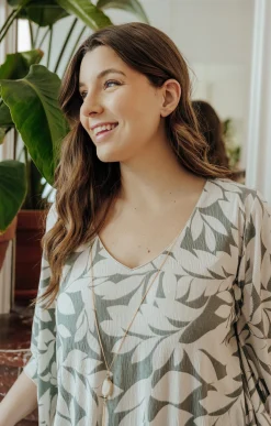 Toscane Boutique Tee-shirts|Tee-shirt forme poncho col V et collier TILLEUL